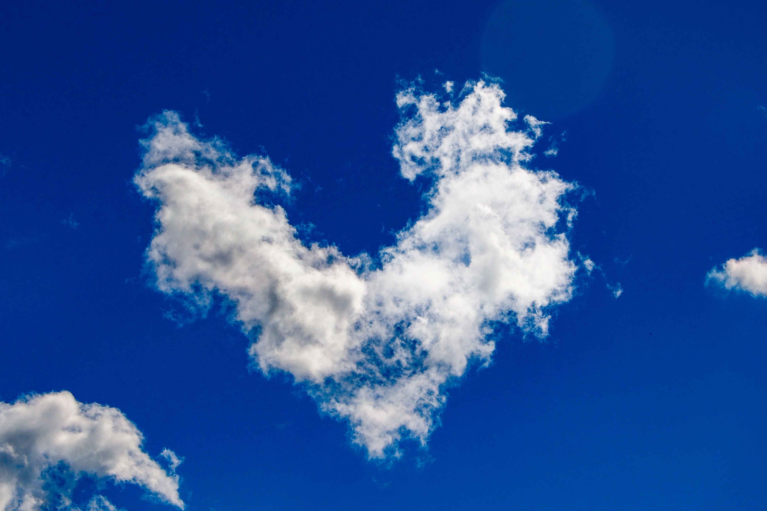 una nuvola a forma di cuore